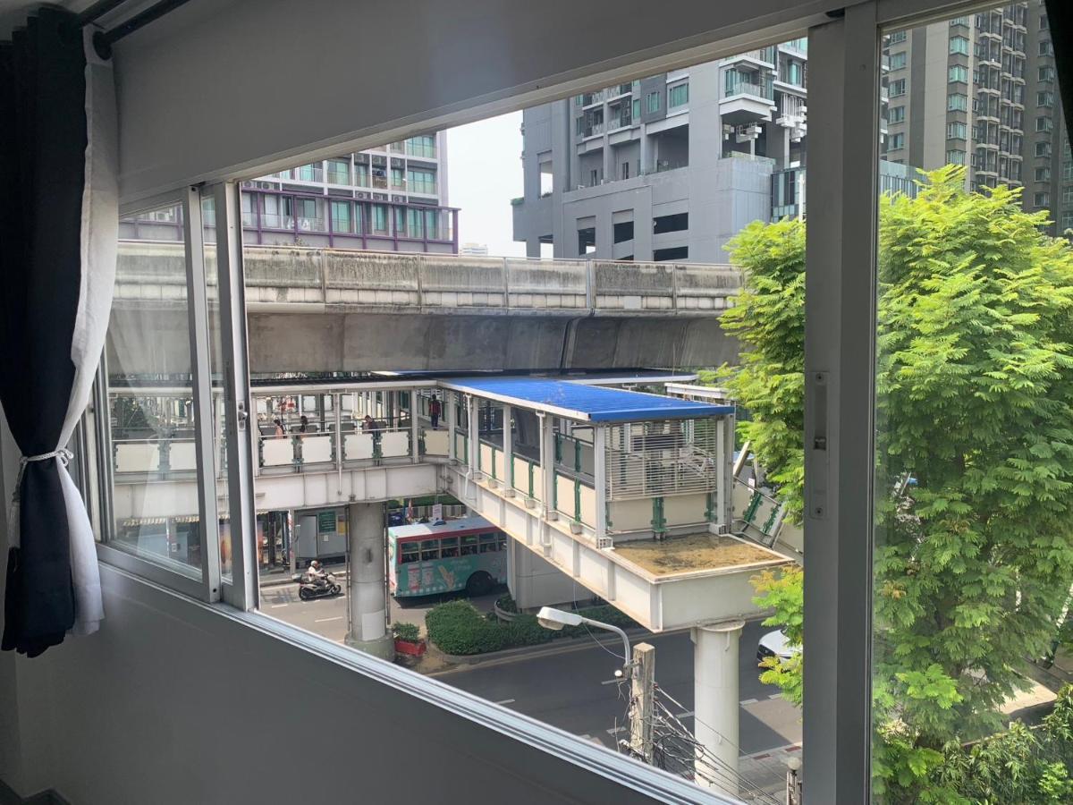 Thonglor Suites Hotel Bangkok Exterior foto